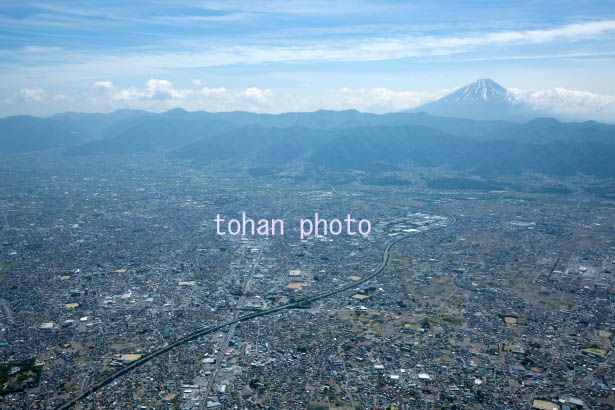 甲府盆地(昭和町,甲府昭和IC,中央自動車道)周辺より富士山(2015/5)