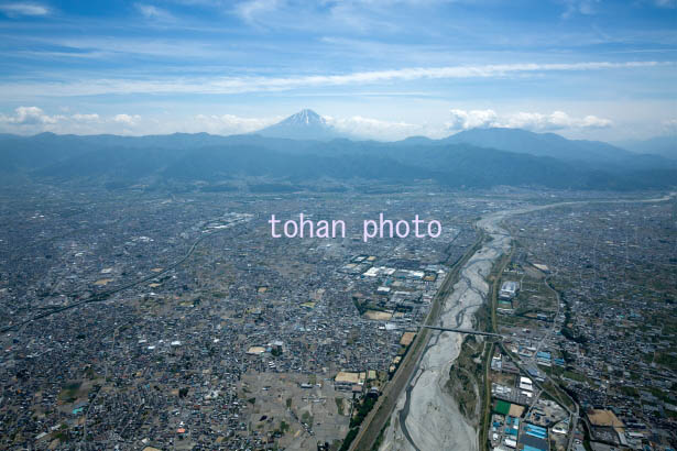 甲府盆地(篠原,甲府昭和IC,中央自動車道)周辺より釜無川,富士山(2015/5)