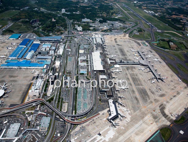 成田国際空港(空港施設南より北方面)(2016/5)