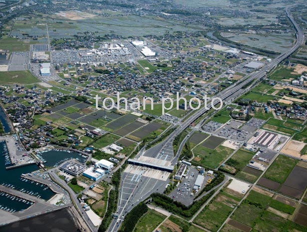 東京湾アクアライン連絡道(木更津金田IC)より三井アウトレット周辺の施設群(2016/5)