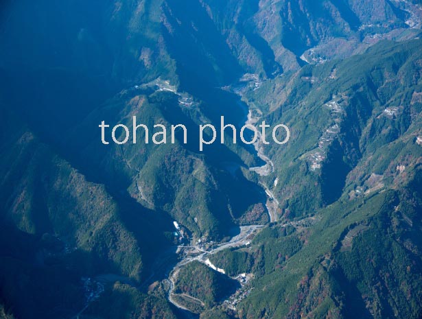 安倍川の蛇行風景(梅ケ島より上流)(2016/11)