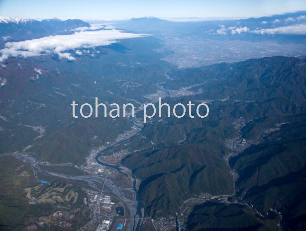 富士川(早川合流地区)醍醐山,身延町より甲府盆地方面(2016/11)