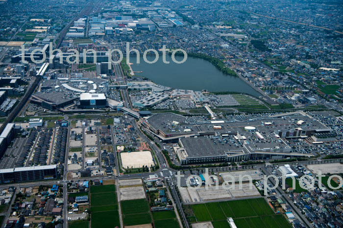 越谷レイクタウンの街並みと越谷レイクタウン駅周辺より越谷駅方面(2017/7)