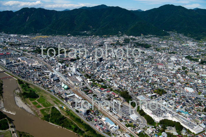 上田駅より上田城跡と上田市街地(2018/10)