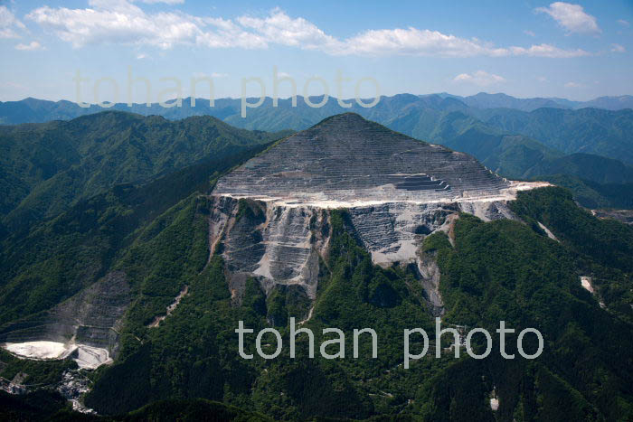 武甲山と石灰岩(2018/5)