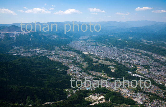 秩父盆地,秩父市街地と武甲山(2018/5)