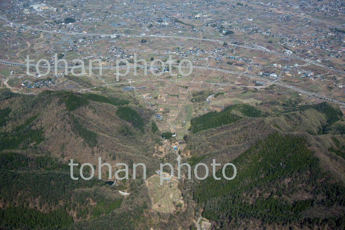 勝沼の扇状地(山側より甲府盆地方面)(2018/4)