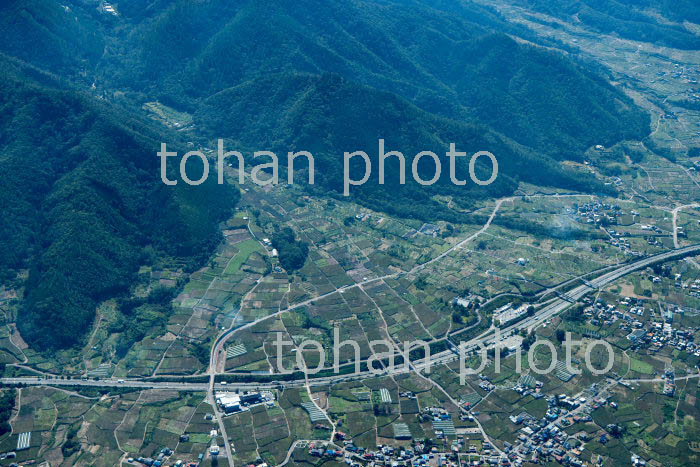 勝沼,一宮の扇状地と中央高速道路(釈迦堂パーキング付近)(2018/10)