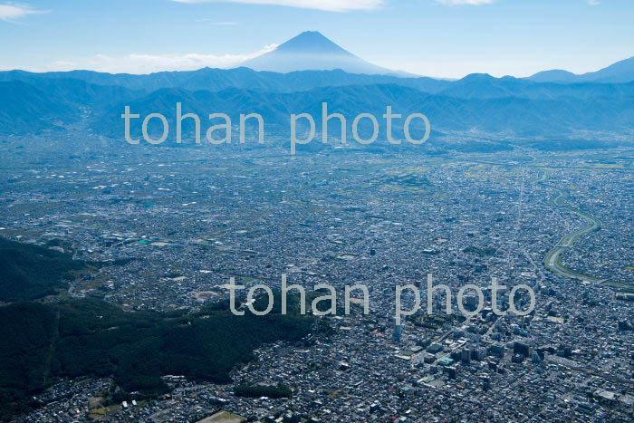 甲府駅周辺より甲府盆地と富士山(2018/10)