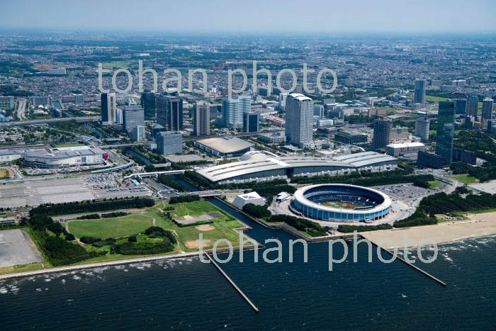 東京湾より幕張新都心(幕張メッセと千葉マリンスタジアム)周辺(2019/8)