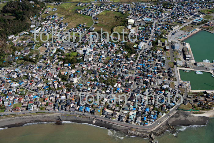 台風15号,19号で屋根が飛ばされた館山船形地区の町並み(2019/11)