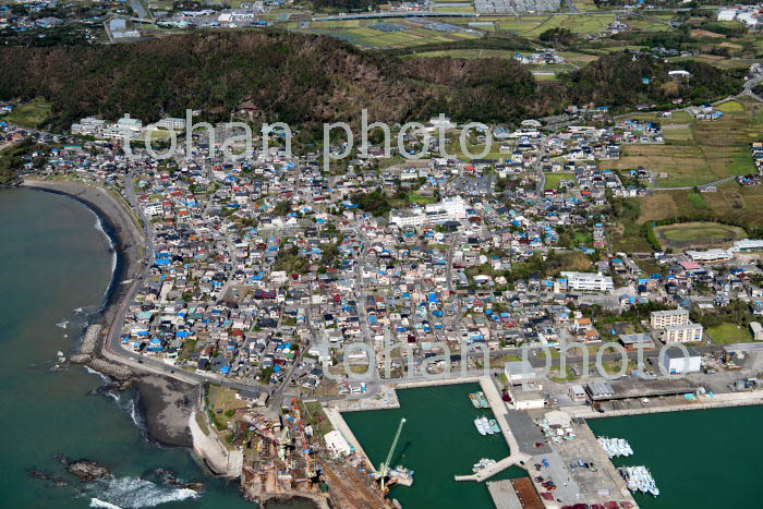 台風15号,19号で屋根が飛ばされた館山船形地区の町並み(2019/11)