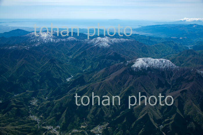 丹沢山地(大室山より檜洞丸,丹沢山)より相模湾(2019/4)