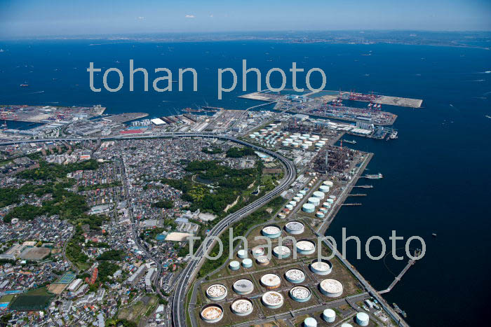 石油化学コンビナート(千鳥町,豊浦町)より東京湾と横浜港(2019/5)