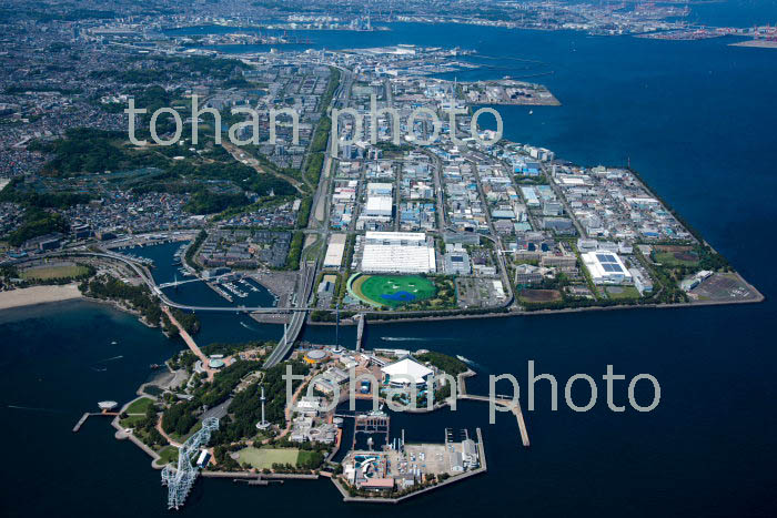 八景島シーパラダイスと横浜機械工業団地,横浜化学工業団地周辺より横浜港(2019/5)