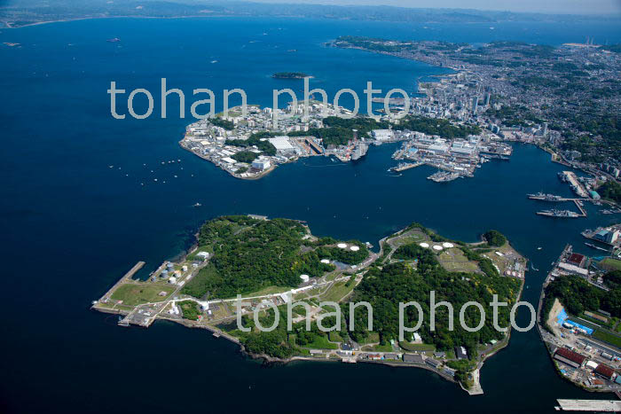 吾妻島と横須賀港と横須賀の街並み(2019/5)