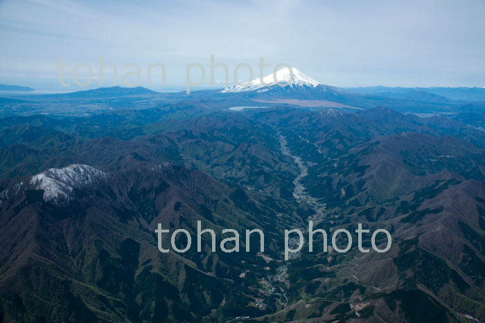 道志みち(道志村)より富士山(2019/4)