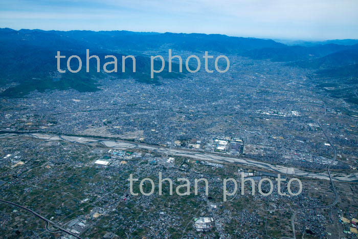 甲府盆地(釜無川より甲府市街地方面)(2019/4)