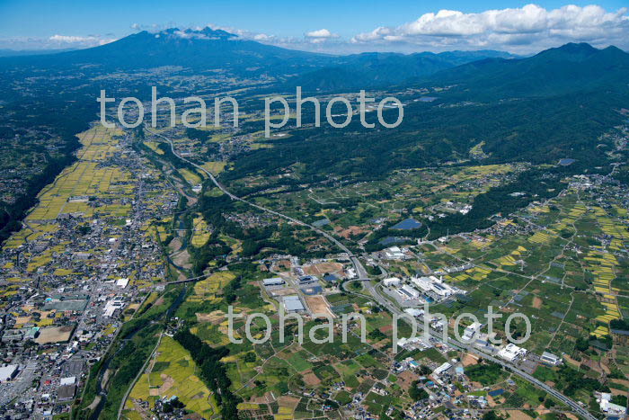 韮崎IC(中央自動車道)と工場群地区周辺より八ヶ岳方面(2019/9)