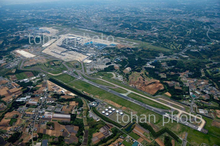 成田国際空港全景(B滑走路より(北東)A滑走路(南西)方面(2020/5)