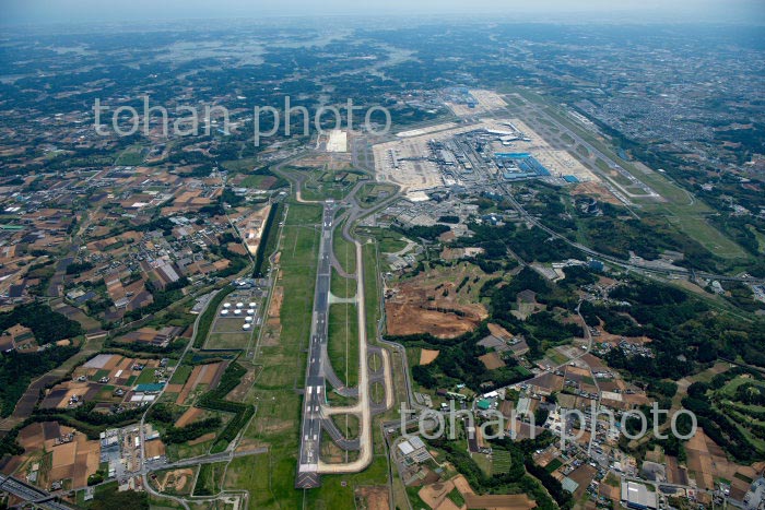 成田国際空港全景(B滑走路より(北東)A滑走路(南西)方面(2020/5)