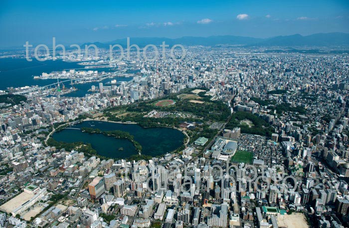 大濠公園周辺より福岡市街地(2020/10)