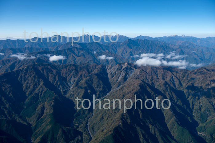 南アルプス(梅ケ島周辺より北岳方面)の山並み(2020/10)