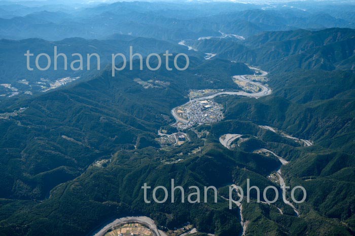 蛇行模様の気田川(春日野地区より天竜川河口方面)(2020/11)