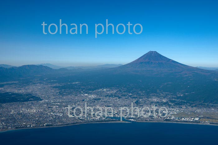 駿河湾より富士市の街並み,田子の浦より富士山(2020/11)