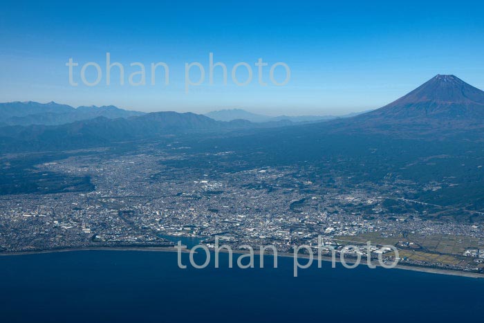 駿河湾より富士市の街並み,田子の浦より富士山(2020/11)