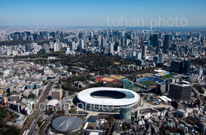 新国立競技場周辺より都心(丸の内)(2020/3)