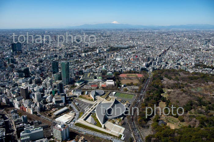 国立代々木競技場(第一,第二体育館)より富士山(2020/3)