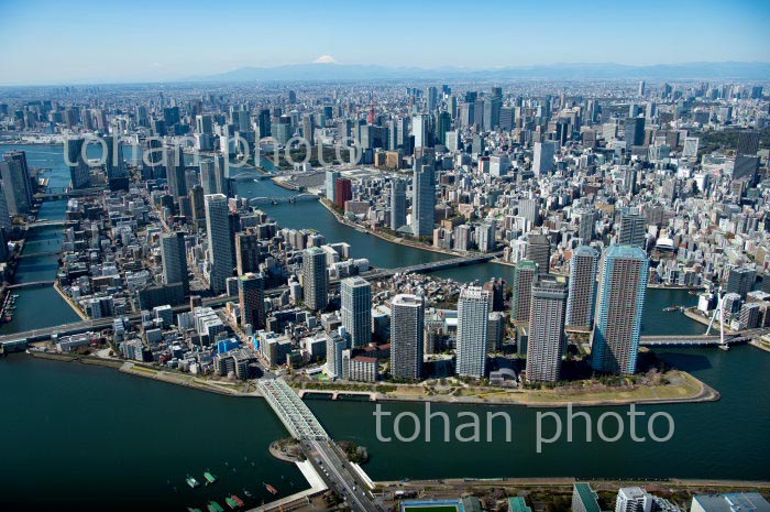 佃島より東京の街並みと富士山(2020/3)