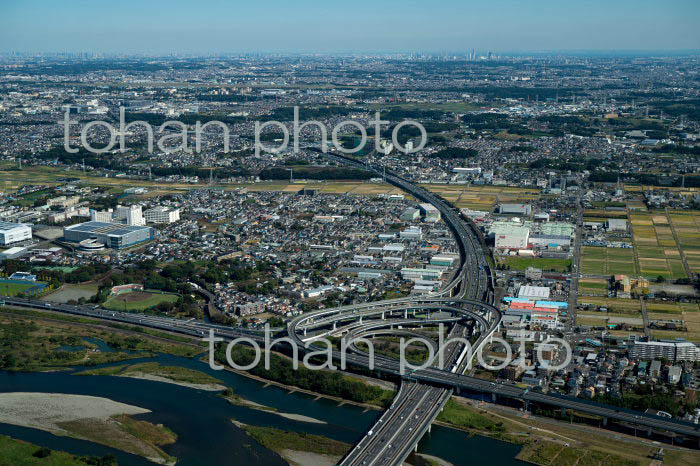 海老名JCTと相模川より東京方面(2021/10)