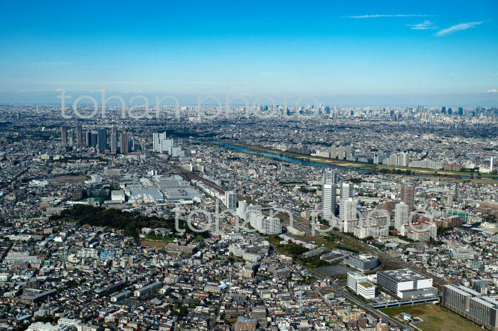 旧鶴見操車場跡地のマンション,企業施設群(新川崎より武蔵小杉方面)(2021/10)