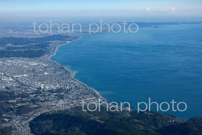 小田原の街並みより湘南海岸(2021/11)