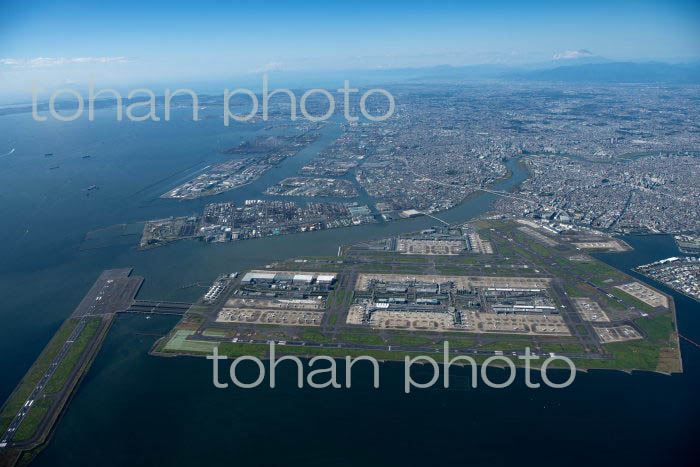 東京国際空港(羽田空港)全景より富士山(2021/10)