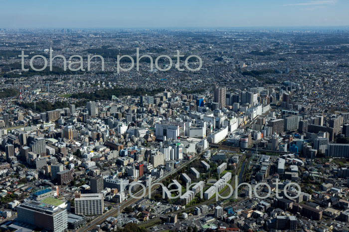 町田駅と町田市の街並みより横浜方面(2021/10)