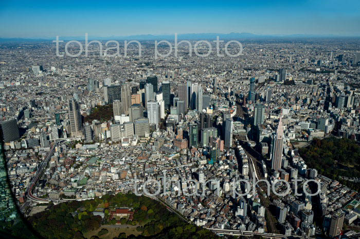 新宿駅と西口高層ビル群(2021/11)