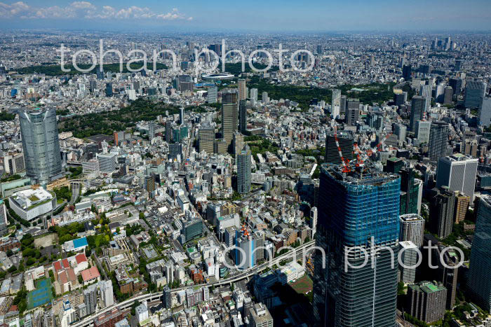 虎ノ門・麻布台プロジェクトの建設途中の現場周辺より青山,新宿方面(2022/05)