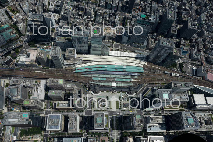 東京駅周辺とビル群(俯瞰撮影)(2022/8)