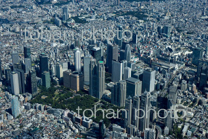 新宿西口高層ビル群と新宿駅周辺(2022/10)