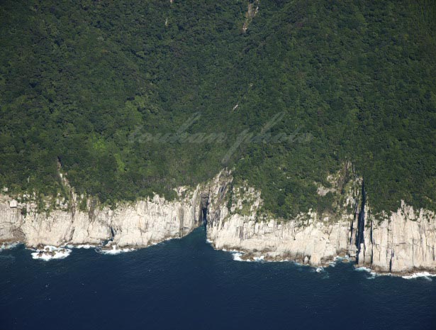 大隅半島,岸良周辺の海岸(海食洞 海岸段丘)(2012/10)