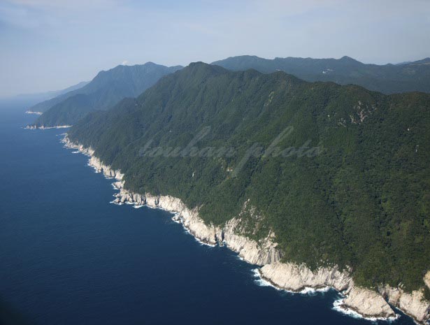 大隅半島,岸良周辺の海岸(海食洞 海岸段丘)(2012/10)