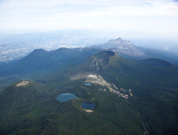 えびの高原(霧島山甑岳,御池周辺より韓国岳,新燃岳)(2012/10)