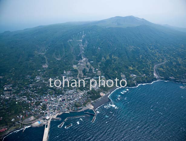 伊豆大島(大島町,元町周辺より三原山方面)伊豆諸島,富士箱根伊豆国立公園(2016/5)