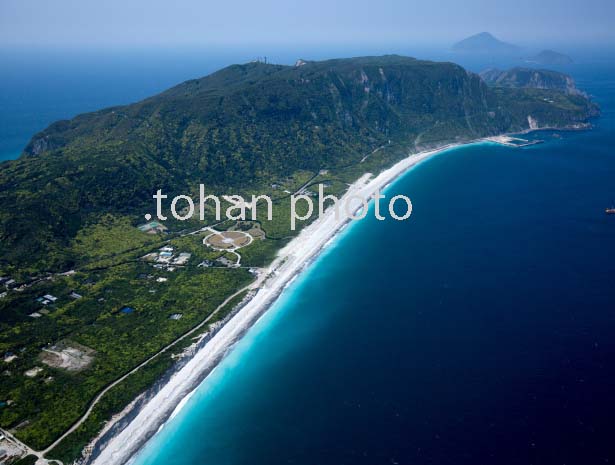 新島(新島羽伏海岸より宮塚山方面)伊豆諸島(富士箱根伊豆国立公園)(2016/5)