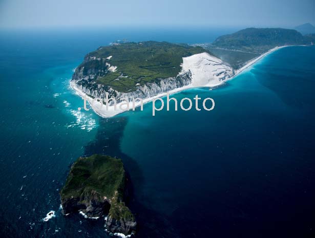 早島より新島全景(伊豆諸島)富士箱根伊豆国立公園(2016/5)