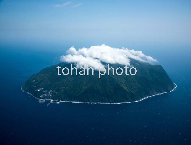 御蔵島全景(伊豆諸島)富士箱根伊豆国立公園(2016/5)