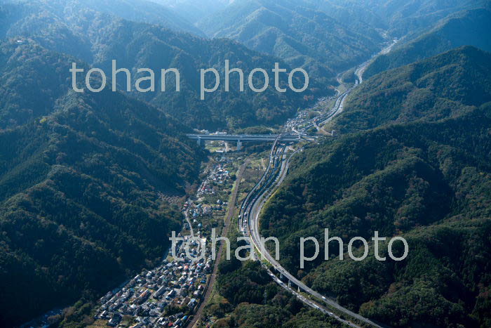 八王子JCT(中央自動車道,首都圏中央連絡自動車道)より山梨方面(2019/11)